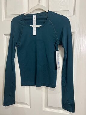 22. Lululemon NWT Swiftly Tech Long Sleeve 2.0 Race Length indochine blue sz 4